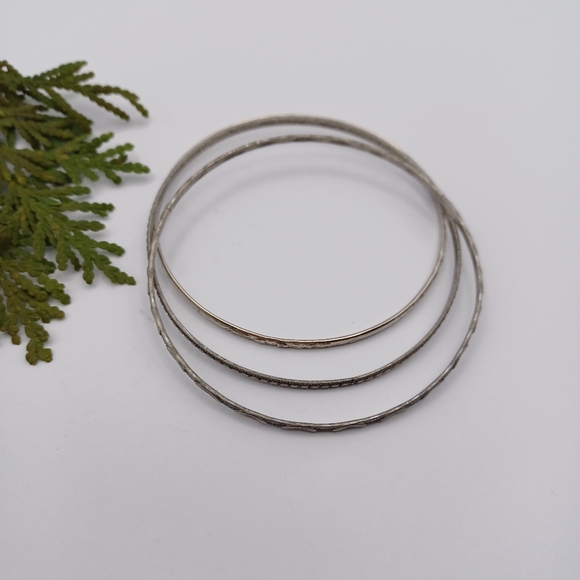✨️Vintage Silver-Toned Bangles - Set of Three - Picture 3 of 6